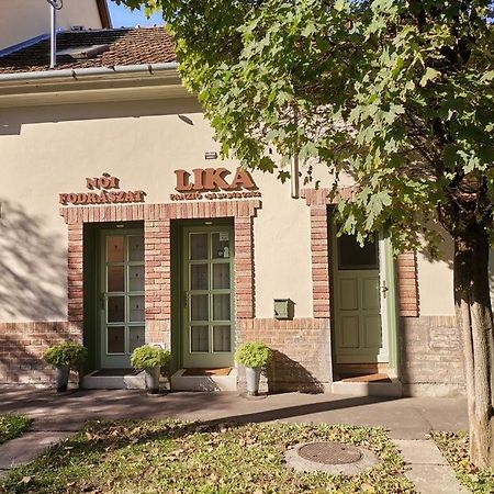 Lika Panzio Gyula Hotell Exteriör bild