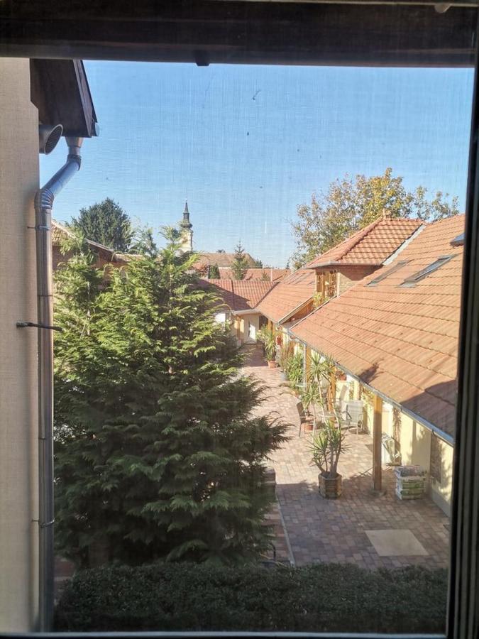 Lika Panzio Gyula Hotell Exteriör bild