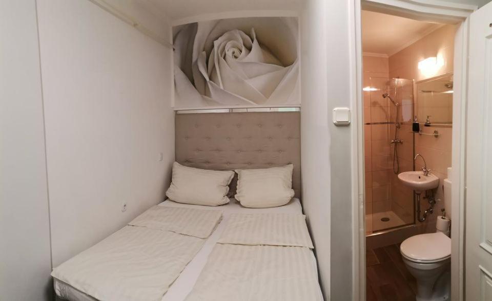 Lika Panzio Gyula Hotell Exteriör bild