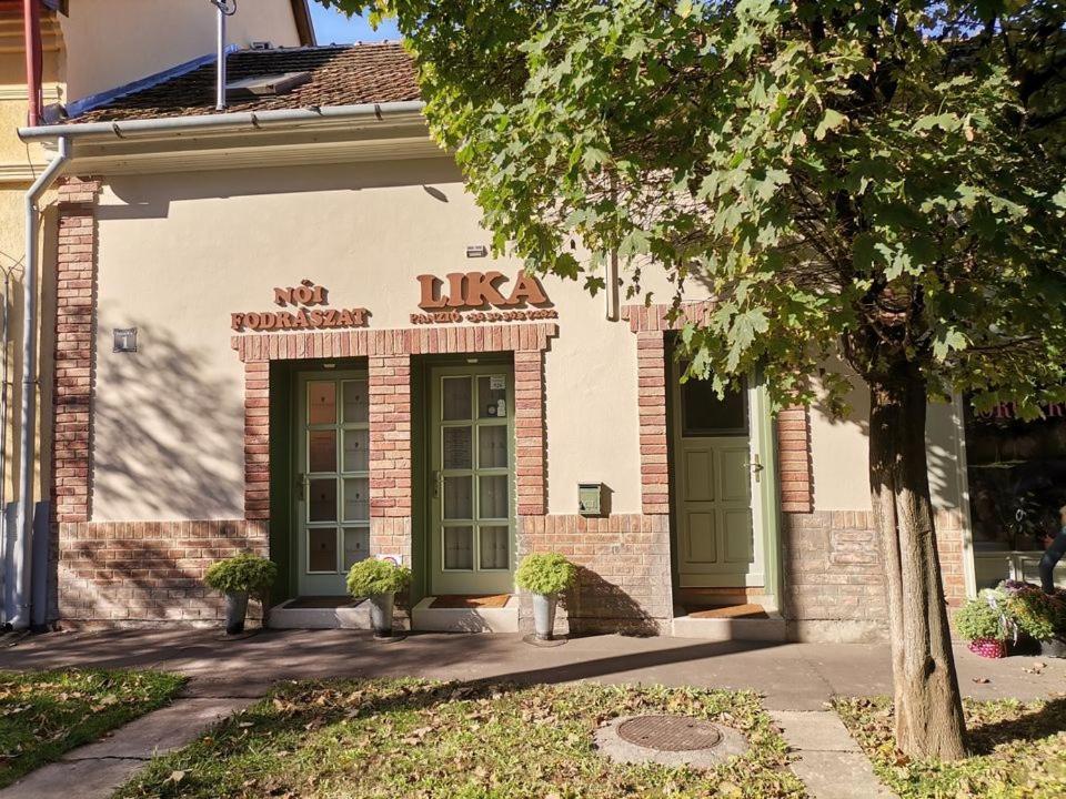Lika Panzio Gyula Hotell Exteriör bild