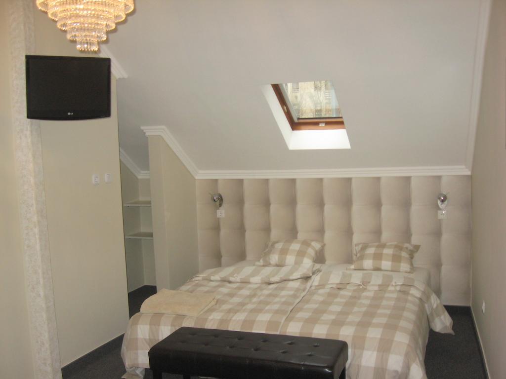 Lika Panzio Gyula Hotell Exteriör bild